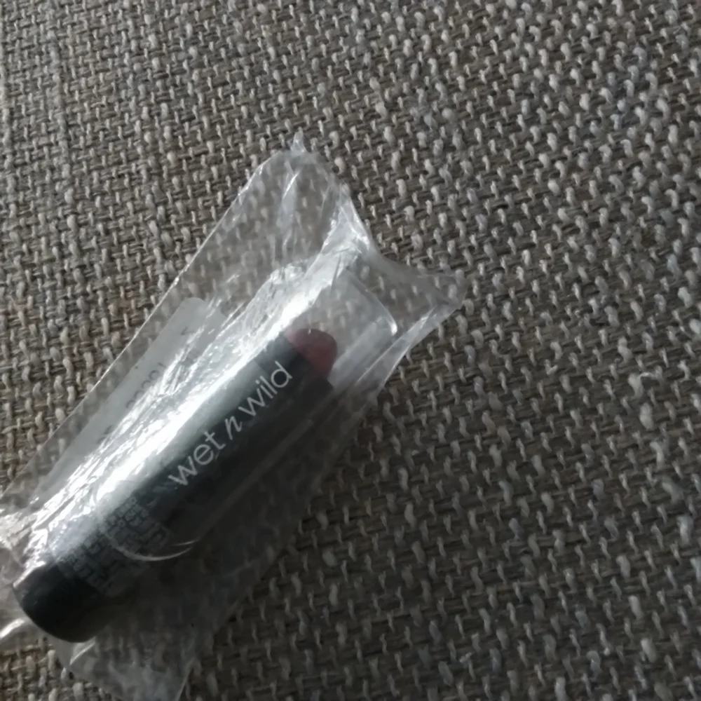 Wet and wild lipstick bundle of 2